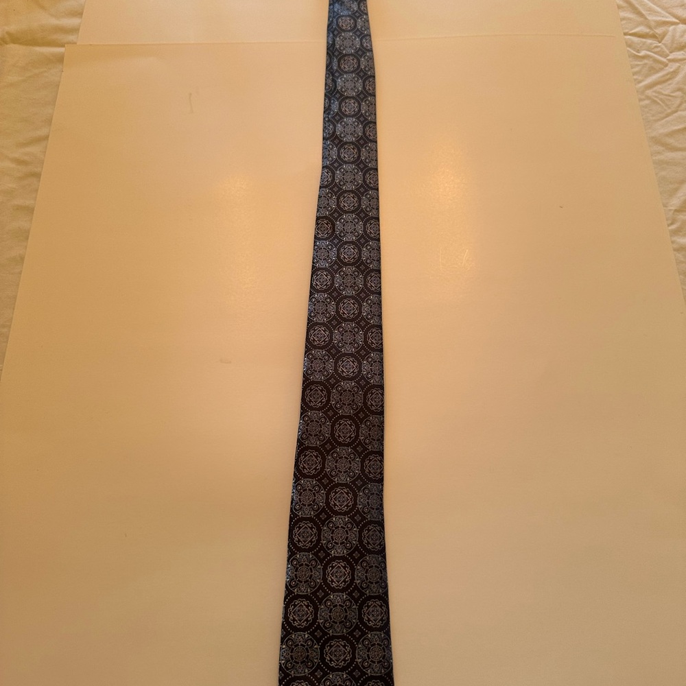 Elegant Patterned Men's Tie